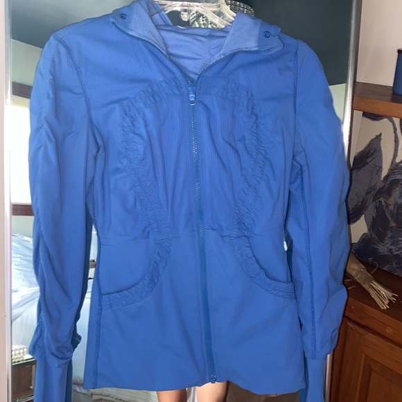 Reversible lululemon jacket. Come in blue or purple or order together for $73 - Picture 3 of 4